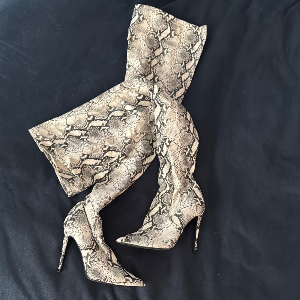 STEVE MADDEN Snakeskin Pattern Women's Boots “dominique” boot